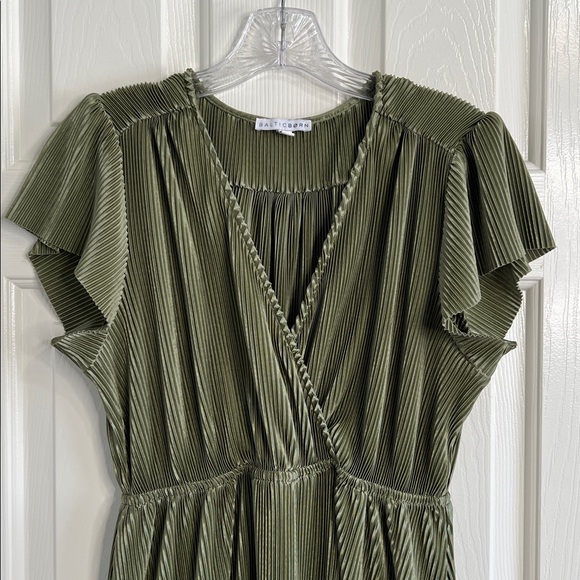 BalticBorn Athena Pleated Maxi Dress sage green size medium - Picture 4 of 9